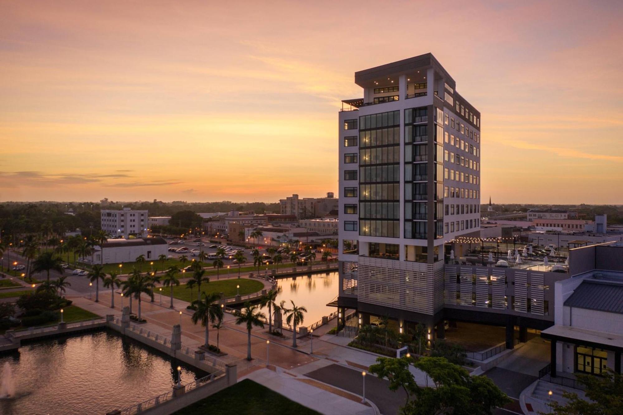 Luminary Hotel & Co., Autograph Collection Fort Myers Exteriör bild